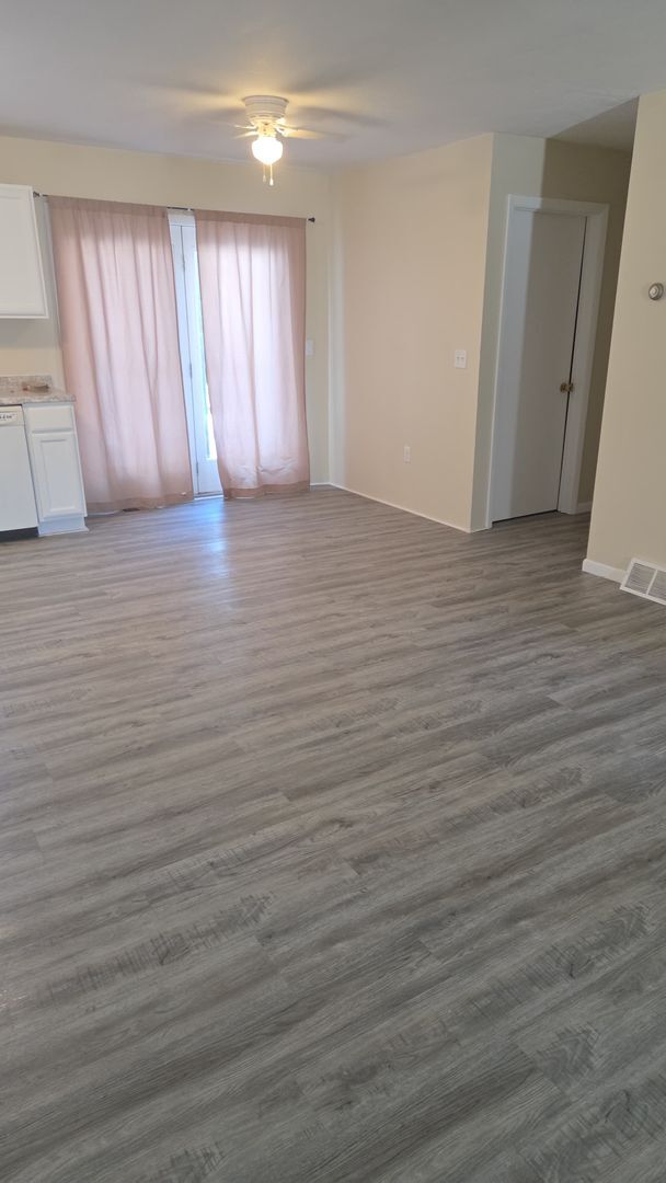 Building Photo - 4 bed 1 bath