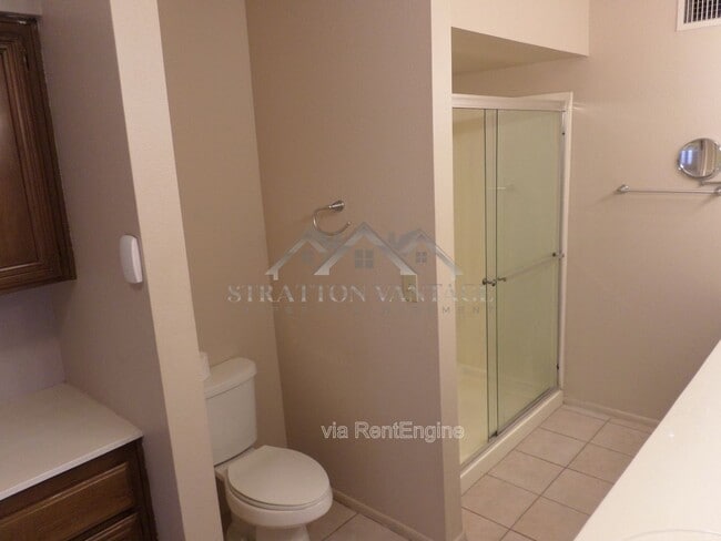 Building Photo - 6602 E Juniper Ave