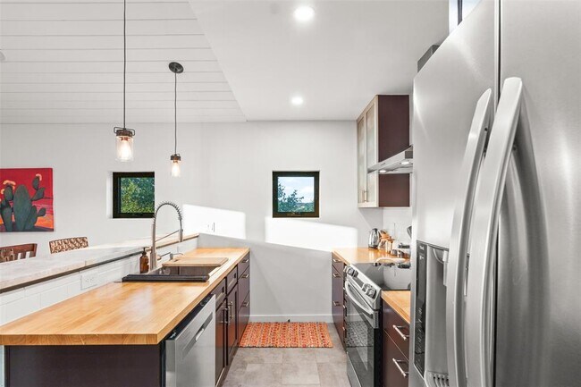 Building Photo - 92080 Madrone Ranch Trail