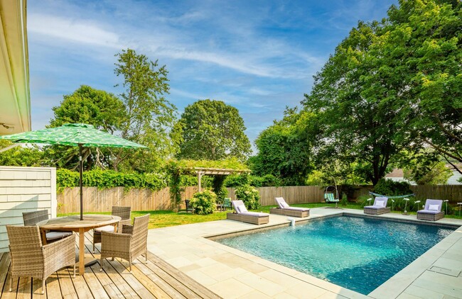 Building Photo - 2 Tims Trail