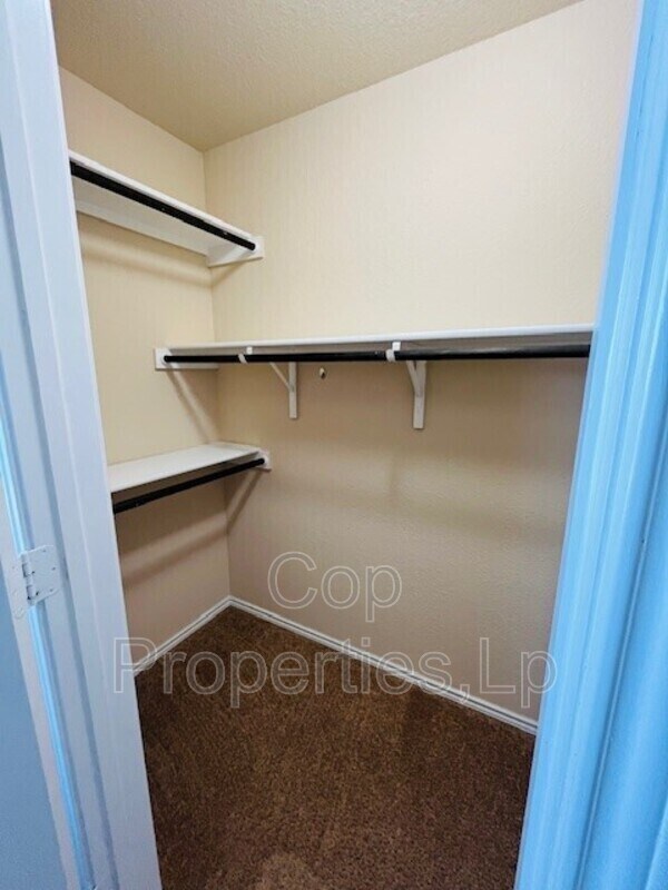 Building Photo - 12110 Kruth Pt