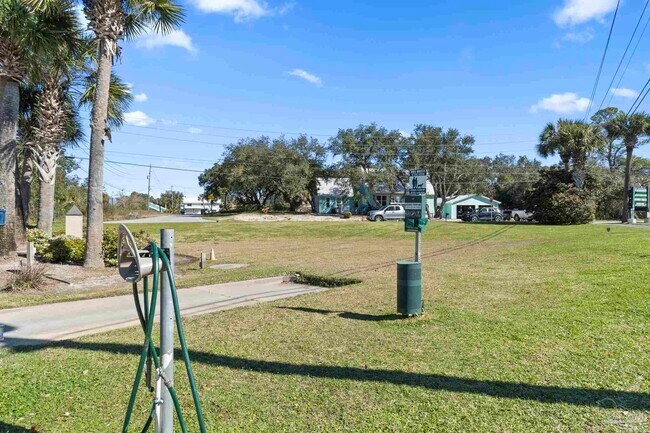 Building Photo - 14100 River Rd