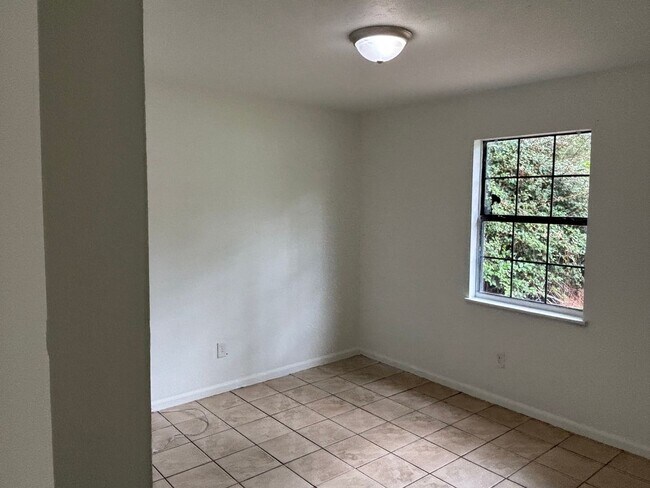 Building Photo - Lease w Option to Purchase available