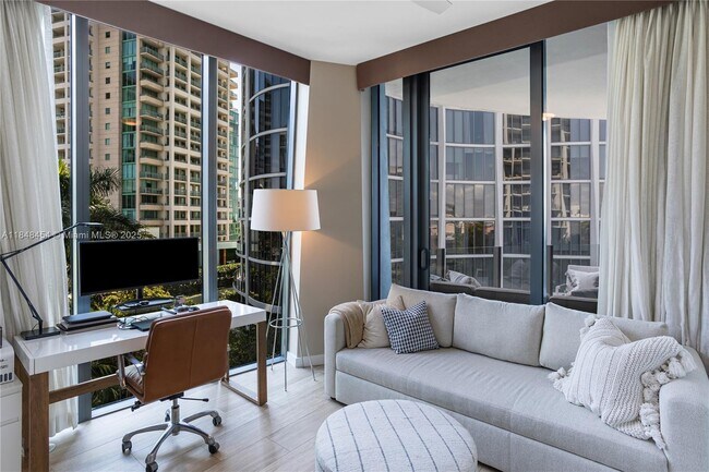 Building Photo - 2831 S Bayshore Dr