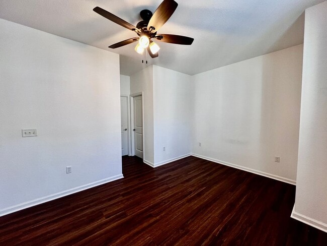 Building Photo - Luxurious 2-Bed Home with Gourmet Kitchen ...