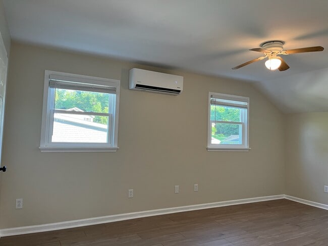 Building Photo - 122 Garris Rd