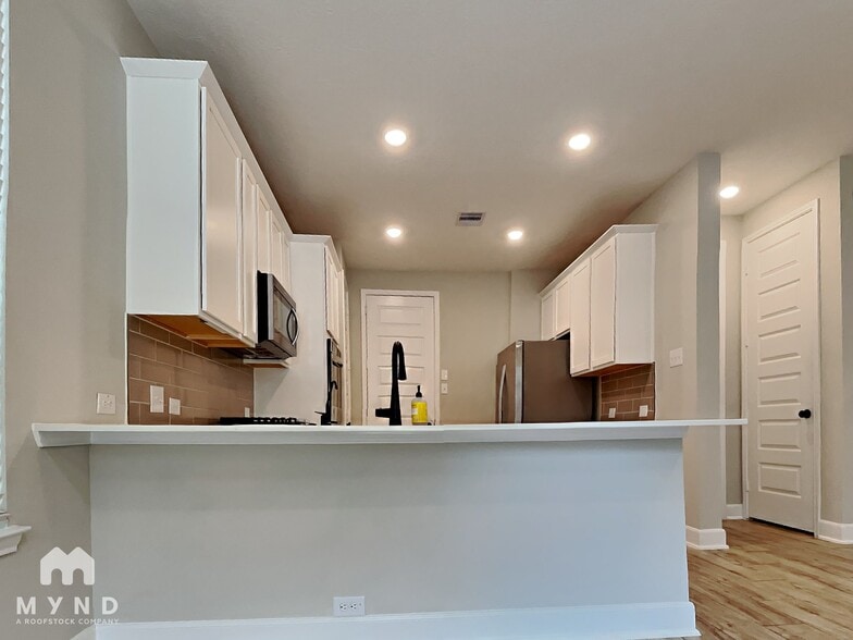 Building Photo - 10210 Alder Ridge Dr