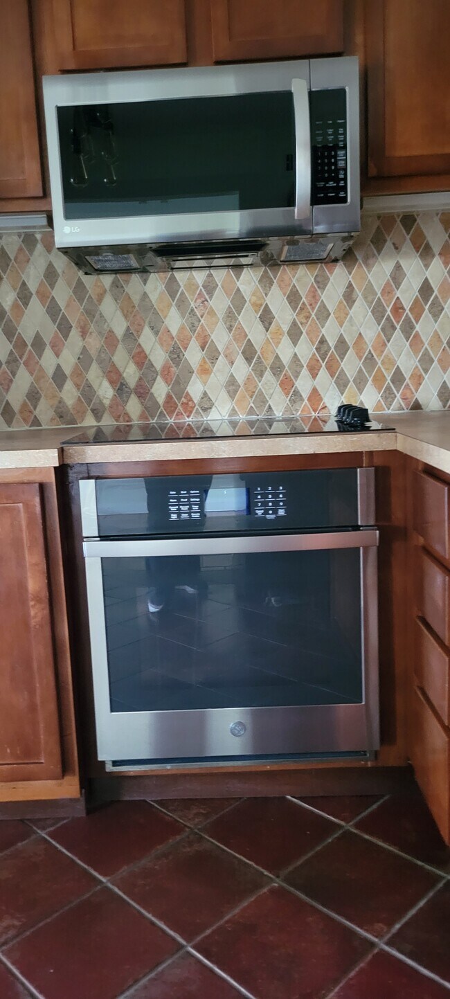 Building Photo - 3800 Powell Ln