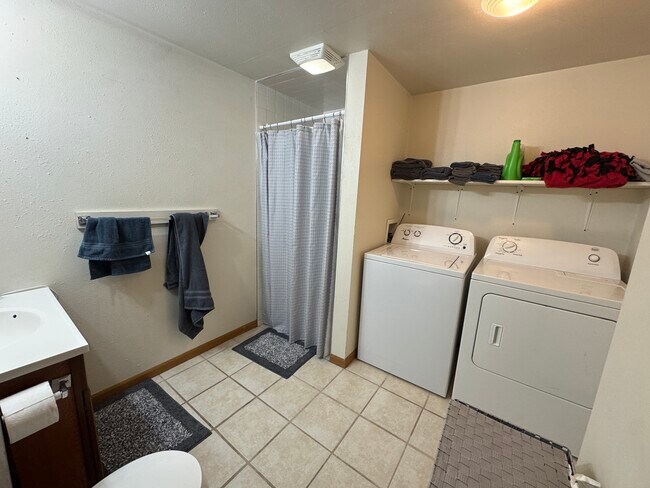 Building Photo - 1016 W 20th St