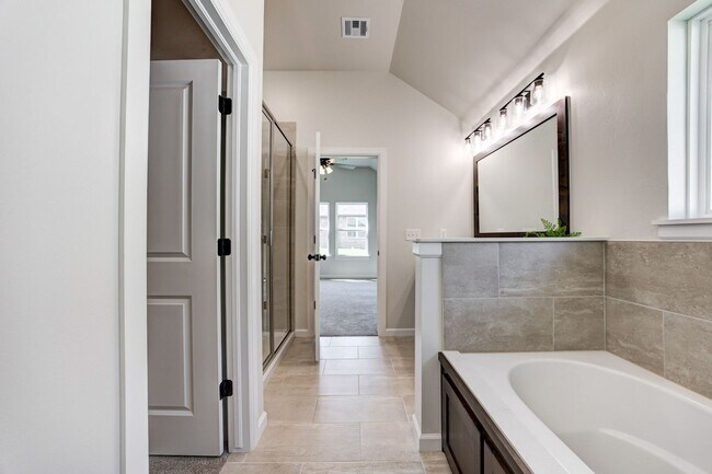 Building Photo - Brand New Home in Mustang!