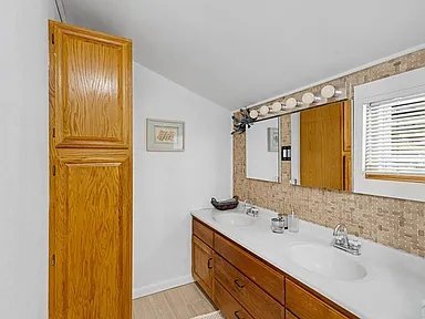 Building Photo - 2731 E Orman Ave