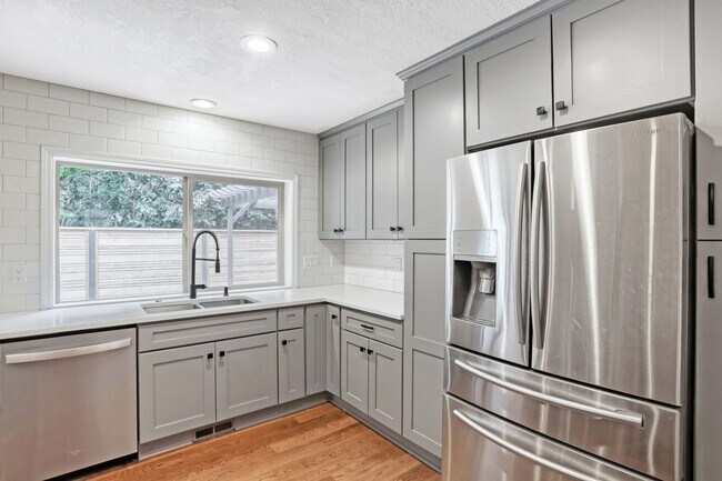 Building Photo - 15050 SW 141st Ave