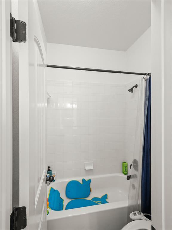 Building Photo - 4378 Green Tree Dr