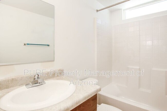 Building Photo - 6077 N 60th Ave