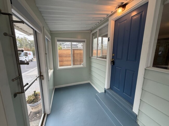 Building Photo - CHARMING ONE BEDROOM / ONE BATHROOM MILL V...