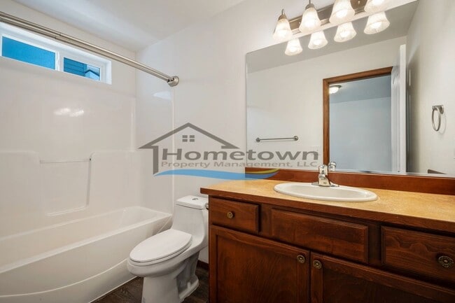 Building Photo - Beautiful Modern Home with 3 Bedrooms and ...