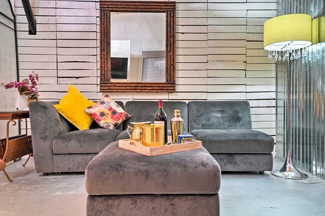 Building Photo - 3704 San Bernardo Ave