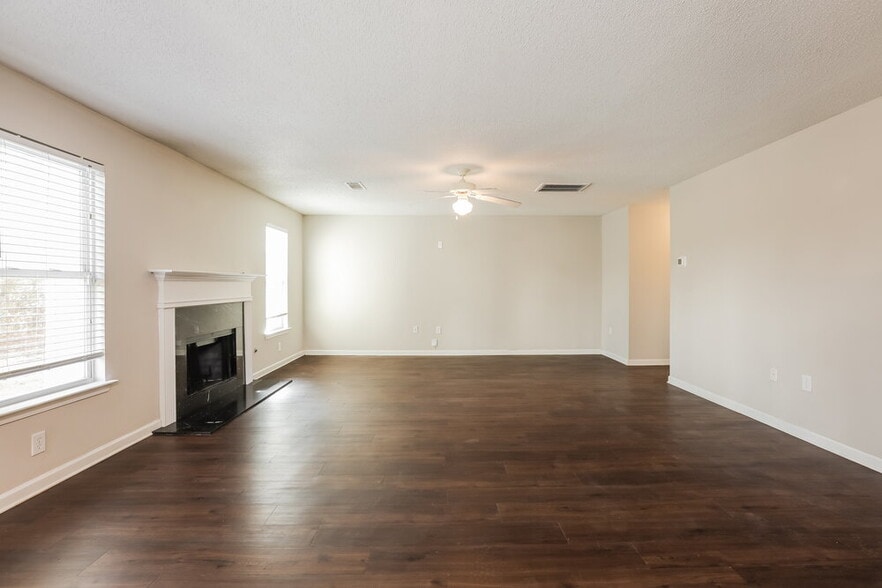 Building Photo - 3046 Summer Breeze Dr