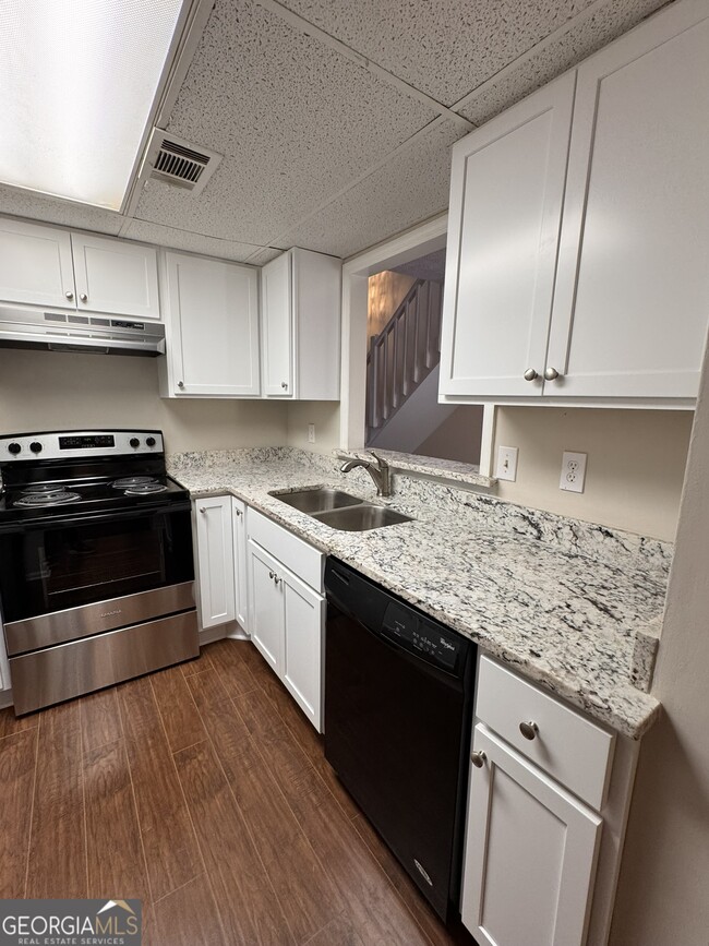 Building Photo - 1717 Wynndowne Trail