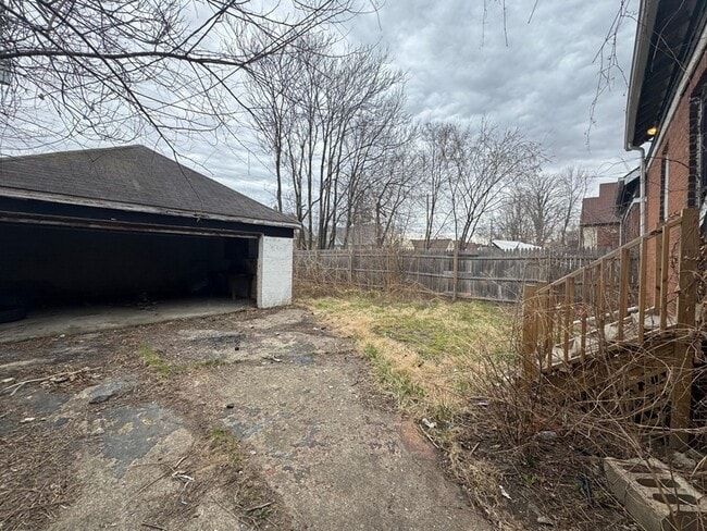 Building Photo - 14925 Mendota St