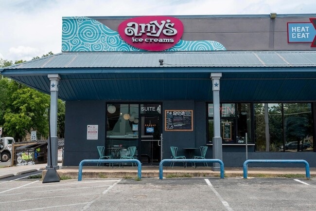 Building Photo - 1900 Cedar Ave