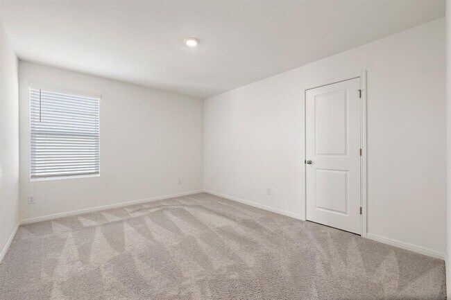 Building Photo - 640 Gemsbok Rd