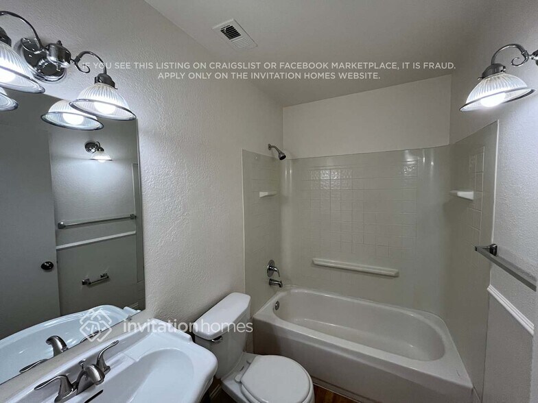 Building Photo - 12171 Dry Creek Rd