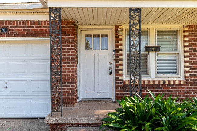 Building Photo - 3 Bed 2 Bath in OKC!