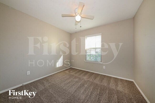 Building Photo - 2803 Englenook Dr
