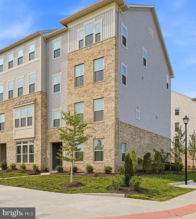 Building Photo - 24274 Thurso Sq