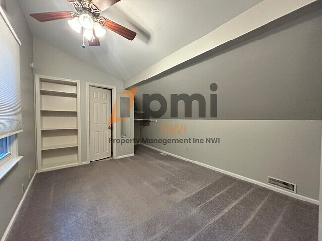Building Photo - 703 Elm St