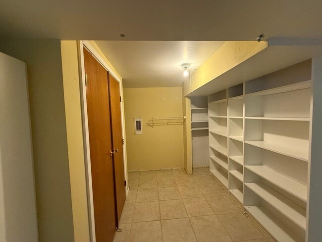 Building Photo - 7574 Allenwood Ct
