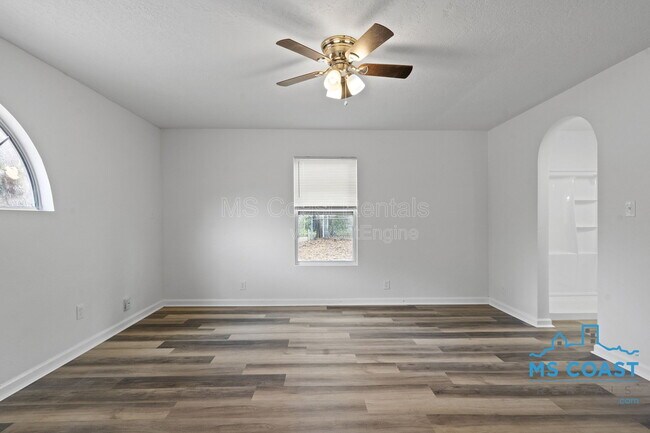 Building Photo - 340 Hiller Dr