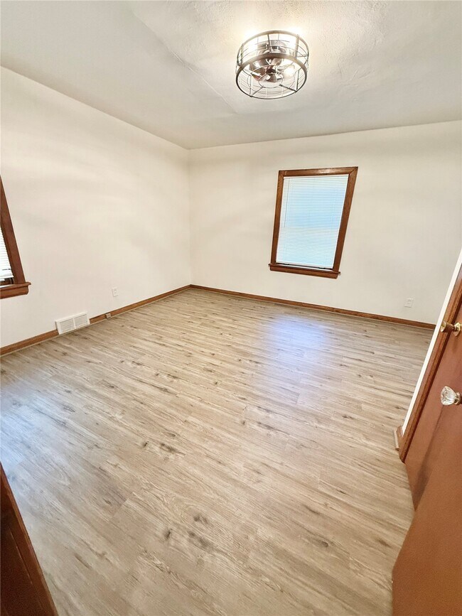 Building Photo - 1308 Caseyville Ave
