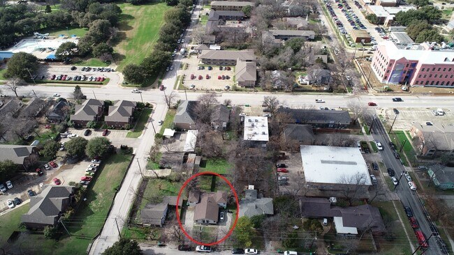 Building Photo - 909 Vine St