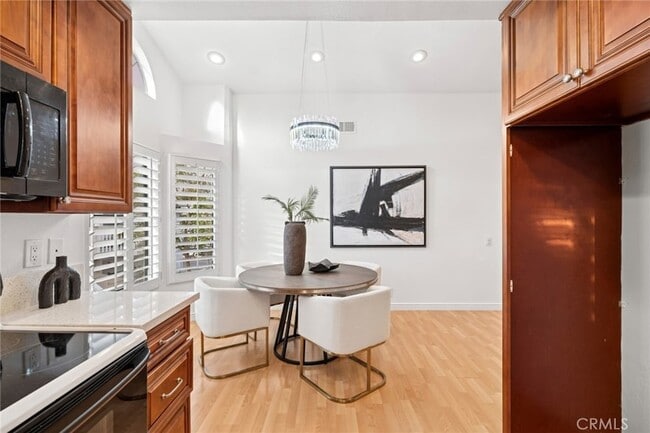 Building Photo - 127 Huntington