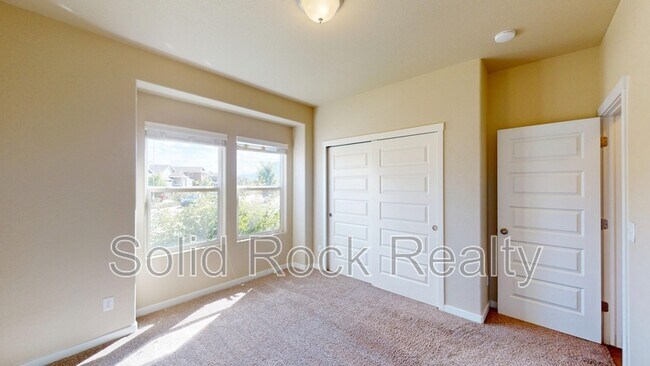 Building Photo - 1097 Antrim Loop