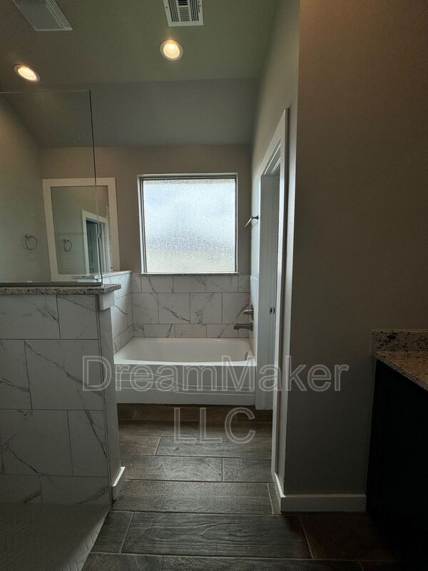 Building Photo - 5328 Red Maple Ave