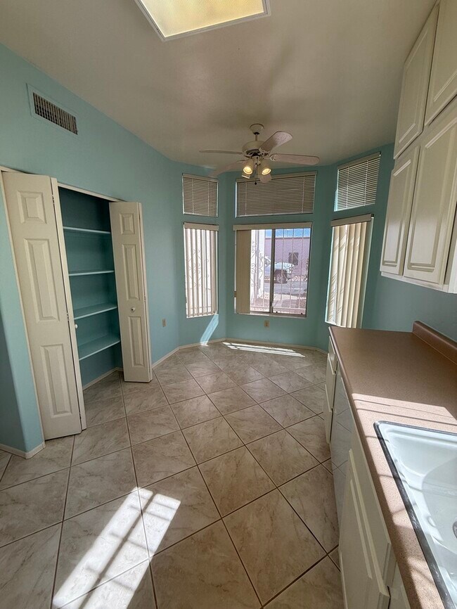 Building Photo - HOUSE FOR RENT