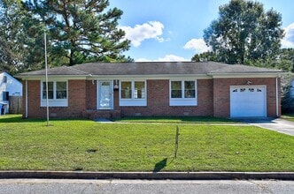 Building Photo - 3 BDRM / 2.5 BATH with FENCED BACKYARD - WINDSOR WOODS!