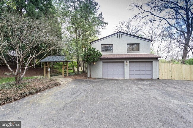 Building Photo - 1434 Kirby Rd