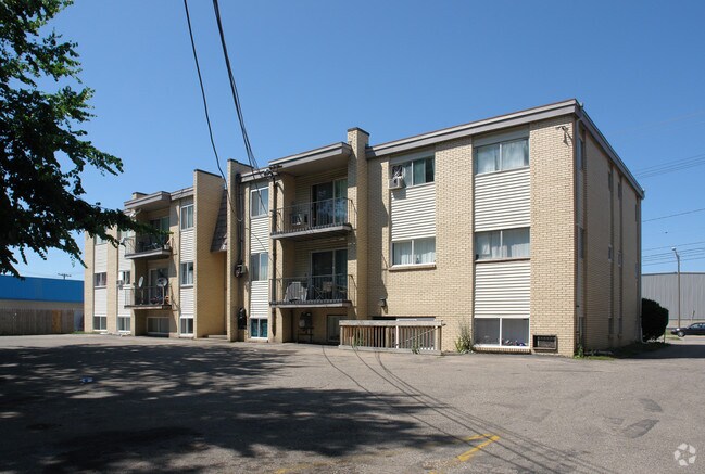 Building Photo - 4131 N Grand River Ave