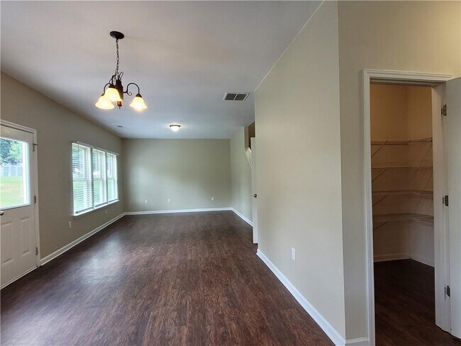 Building Photo - 6010 Stonebrook Ln