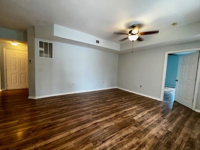 Building Photo - MOVE IN NOW! 2x2 WITH FRESH INTERIOR PAINT & LAMINATE WOOD FLOORING! PRIVATE BALCONY!!!