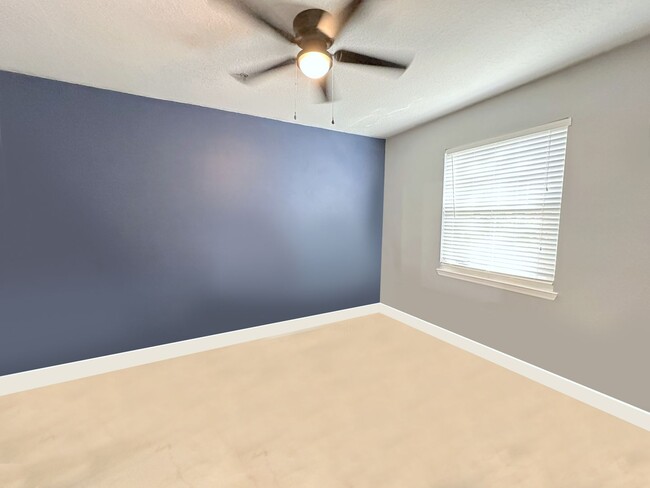 Building Photo - Spacious 1bedroom 1 bath condo in The Quar...