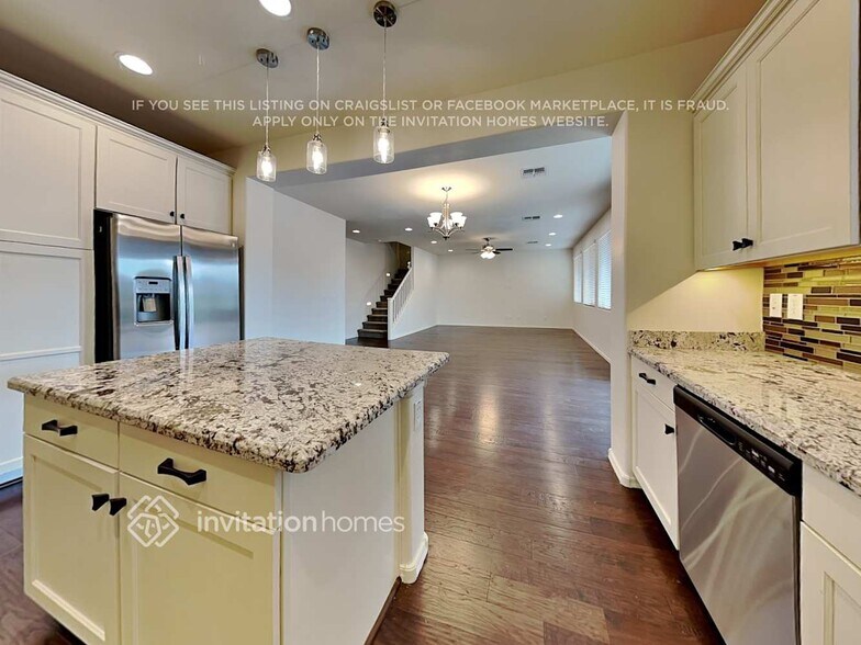 Building Photo - 3361 N Los Alamos