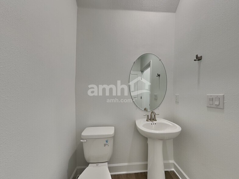 Building Photo - 37869 Dusty Saddle Ln