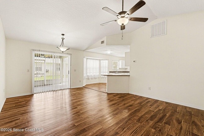 Building Photo - 880 Vocelle Ave