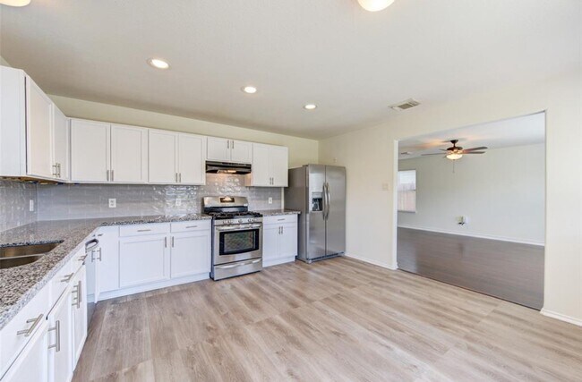 Building Photo - 15002 Sunset Bay Ct