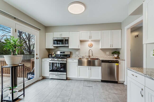 Building Photo - 2340 Portsmouth Ct